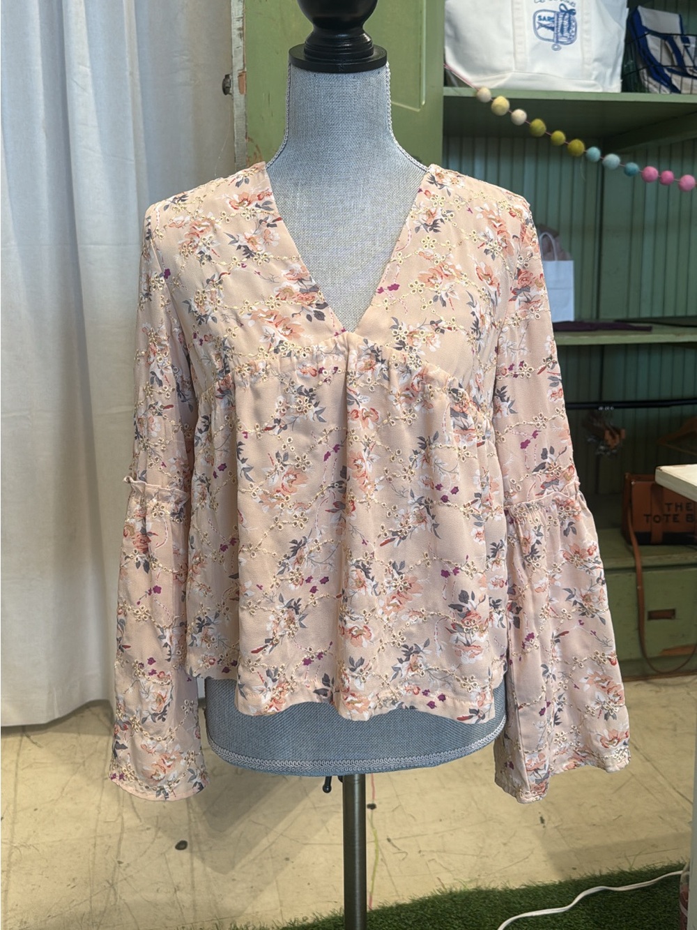 Women's Floral V-Neck Blouse - Blush Pink